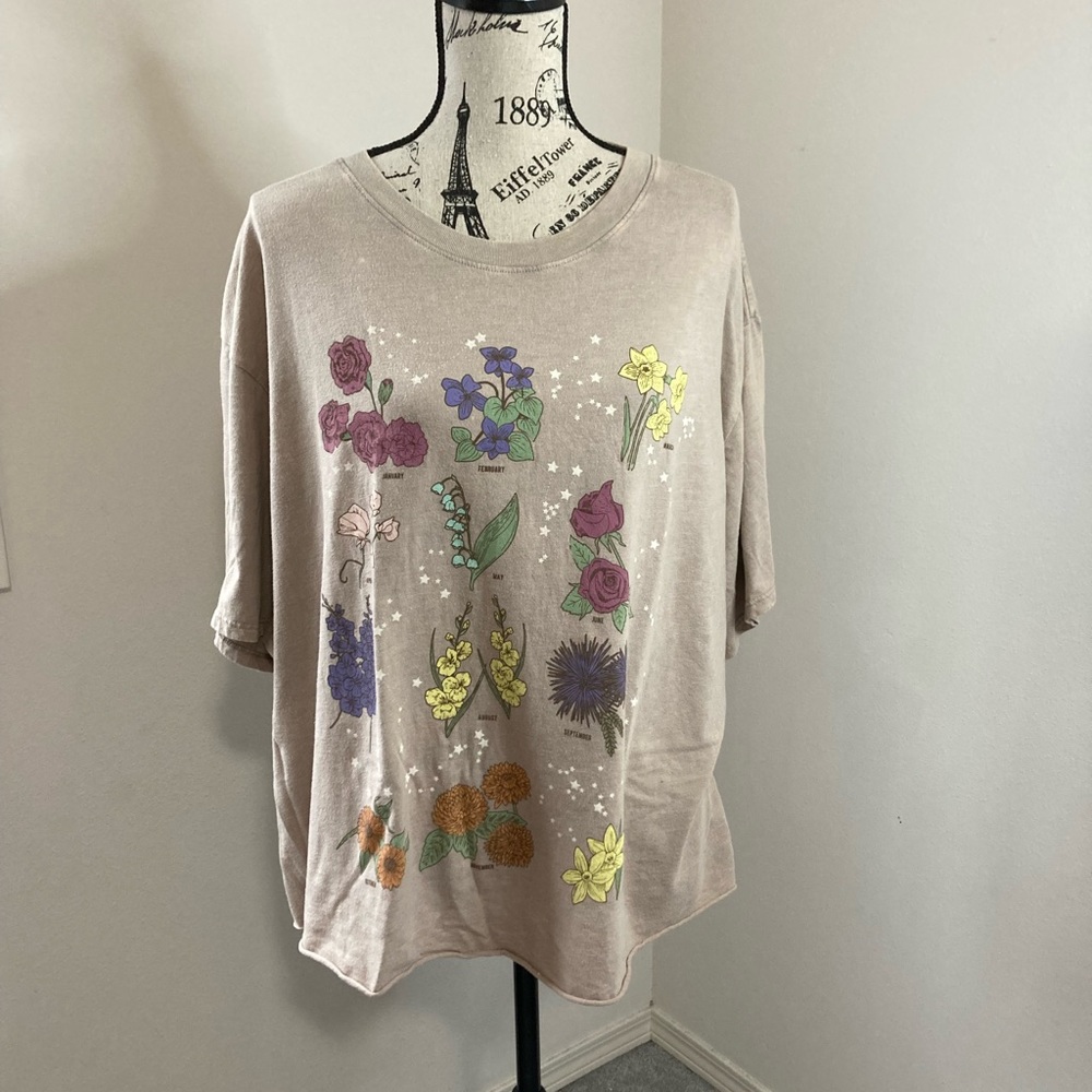 Mighty Fine women flower of the month tee, Sz 1X